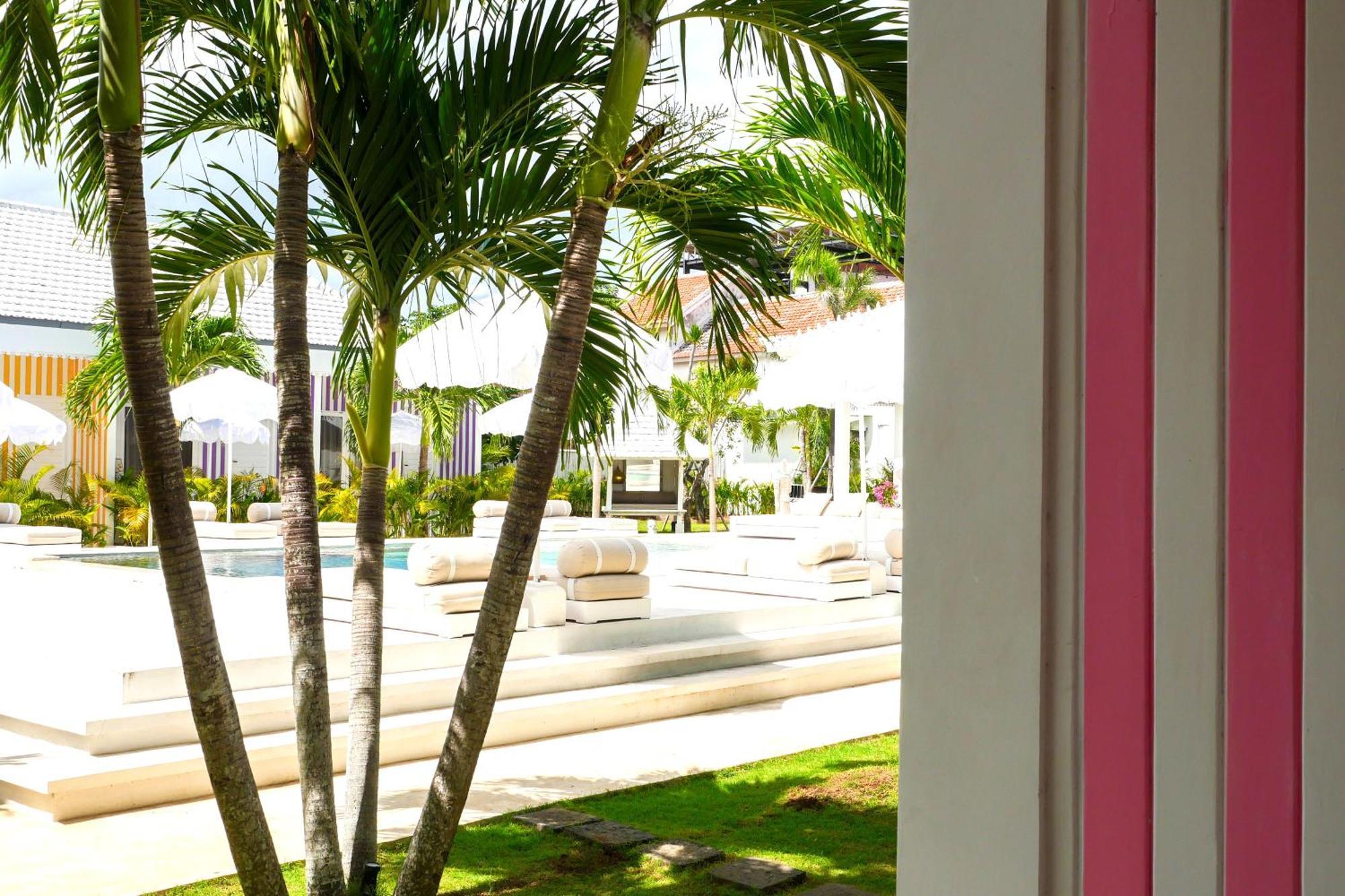 Ria Uluwatu, Tropical Chic Hotel Exterior foto