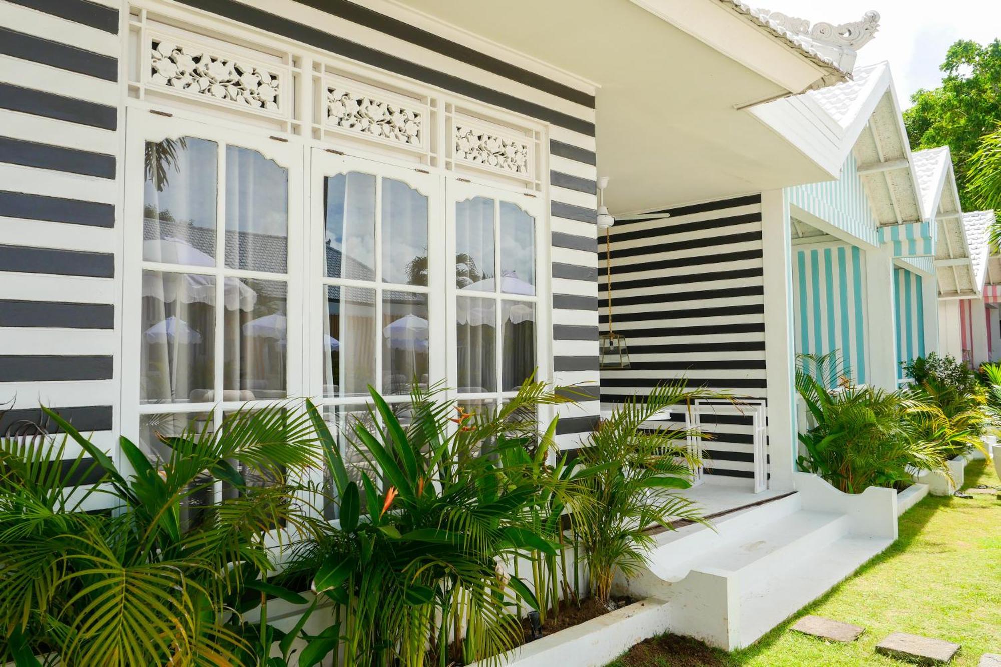Ria Uluwatu, Tropical Chic Hotel Exterior foto